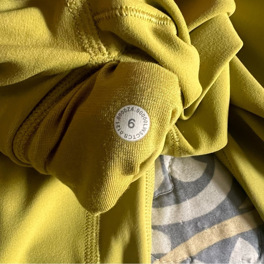 Lululemon Align High Rise 25”, Yellow Pear, size 6 - Picture 10 of 11